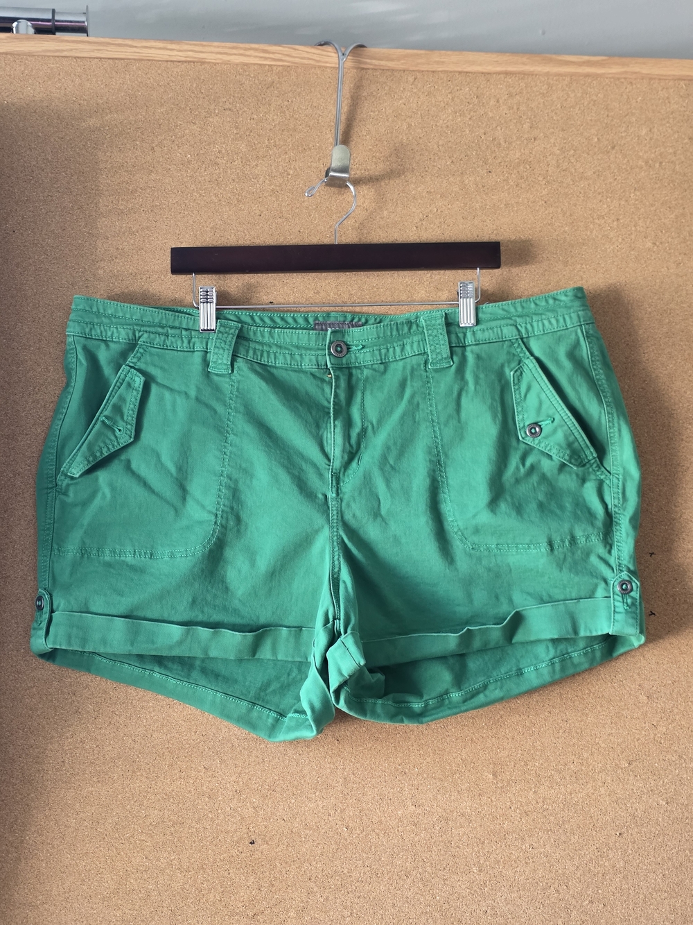 Torrid Military Stretch Twill Mid-Rise Shorts Green Plus Size 24 Feel The Fit